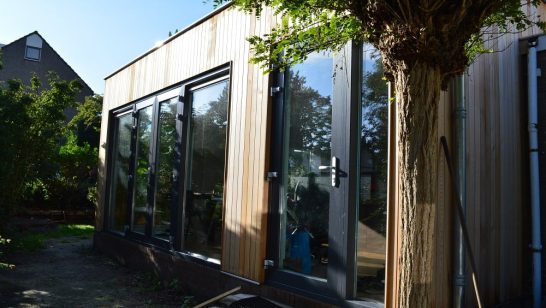 aanbouw-met-red-cedar-hout