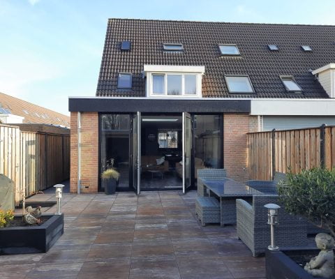 aanbouw laten plaatsen