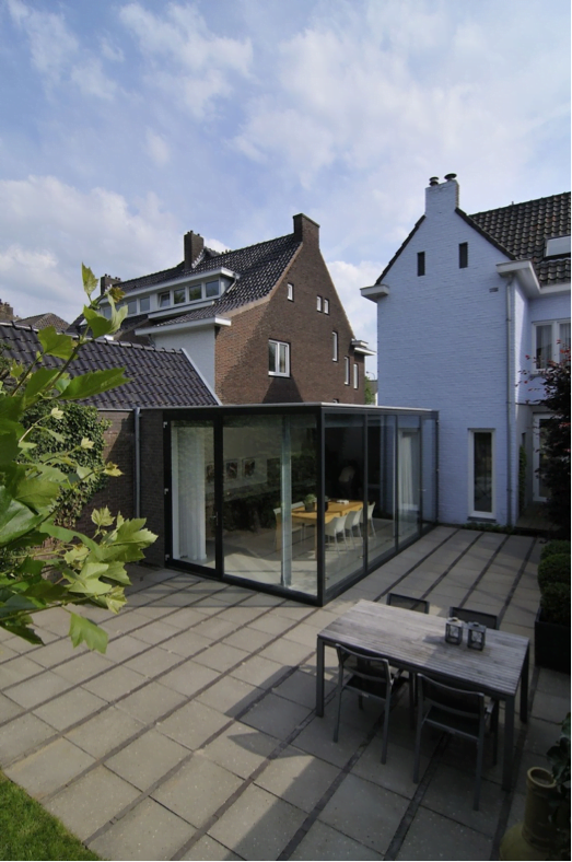 uitbouw mooi op tuin aangesloten